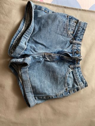 Pantalones cortos Bershka de segunda mano por 5 EUR en Sevilla en WALLAPOP