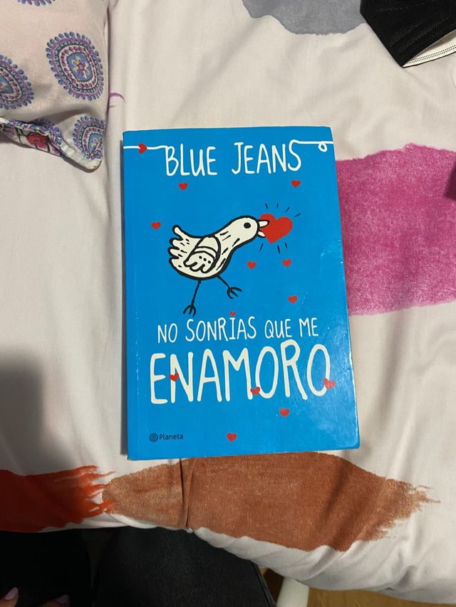 No sonrías que me enamoro Blue Jeans