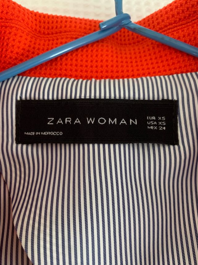 NUEVA SIN ESTRENAR Americana roja mujer Zara xs
