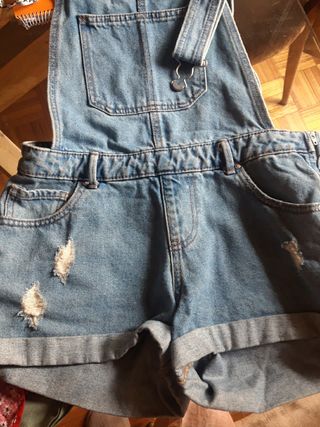 Peto vaquero de segunda mano por 5 EUR en Madrid en WALLAPOP