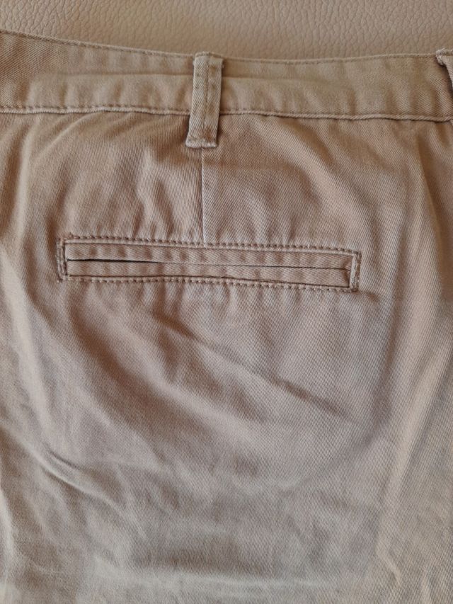 Bermudas color teja.