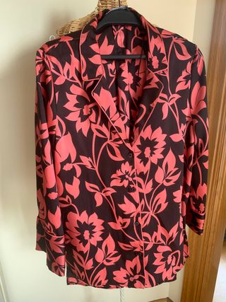 Traje pijamero chaqueta y pantalón Zara de segunda mano por 25 EUR en León  en WALLAPOP