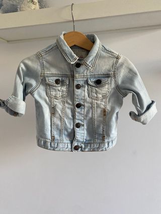 Chaqueta vaquera bebé (Zara) de segunda mano por 9 EUR en Valencia en  WALLAPOP