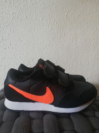 Zapatillas Nike talla 28 de segunda mano por 15 EUR en Valencia en WALLAPOP
