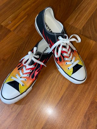 Converse all star llamas de segunda mano por 30 EUR en Alcalá de Henares en  WALLAPOP