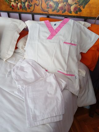 Regalo ropa de trabajo de segunda mano por 5 EUR en Pinto en WALLAPOP