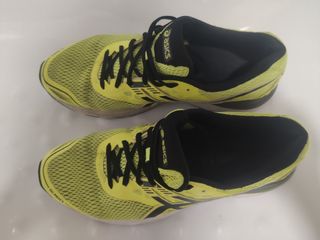 Zapatillas de running Amarillo fosforito de segunda mano por 15 EUR en  Fuenlabrada en WALLAPOP