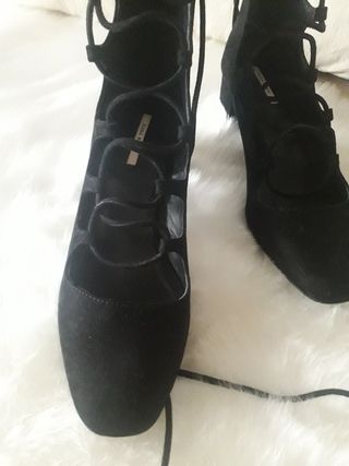 Botines Zara con cordones de segunda mano en WALLAPOP