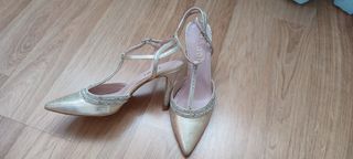 Zapato de fiesta dorado LODI de segunda mano por 35 EUR en Badajoz en  WALLAPOP