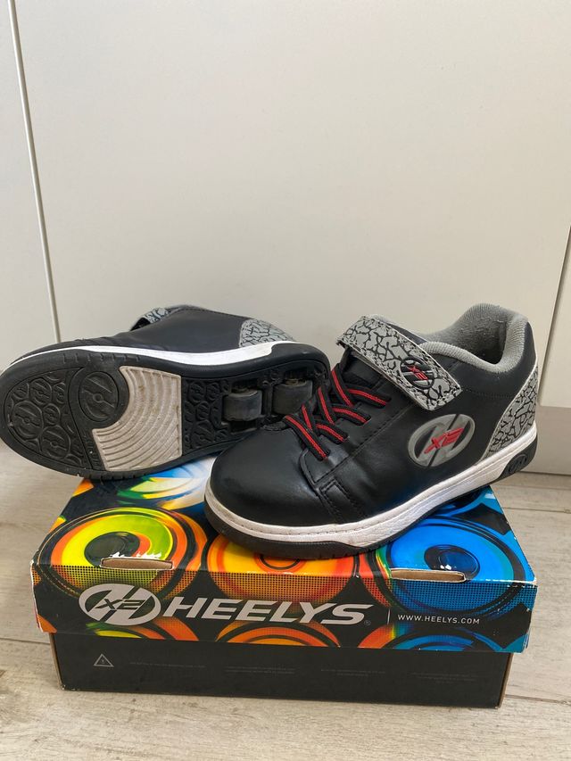 Heelys (zapatos con ruedas) casi nuevos