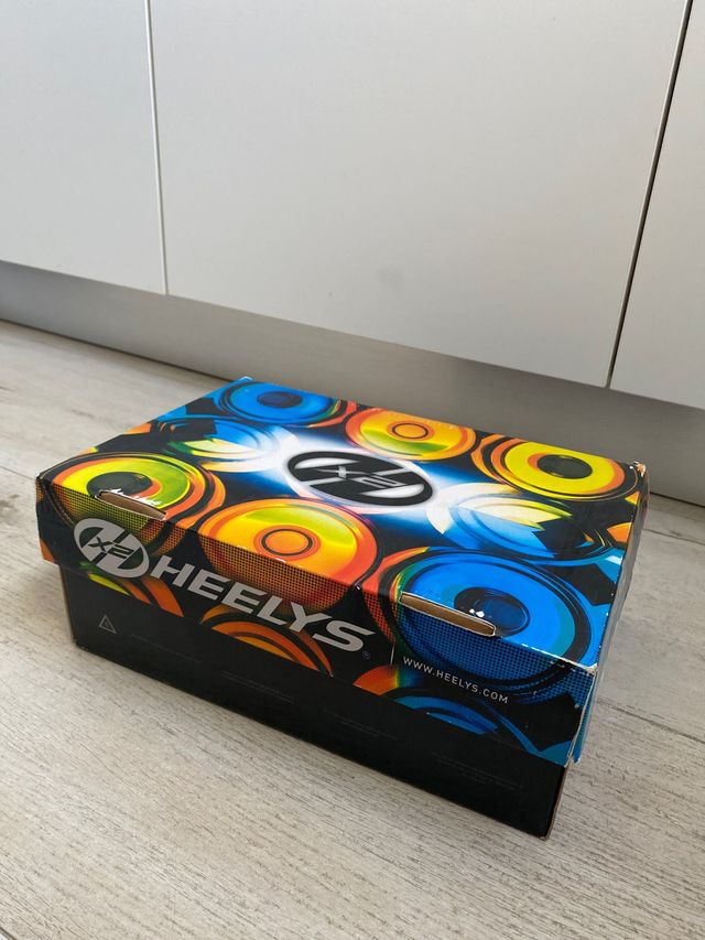 Heelys (zapatos con ruedas) casi nuevos