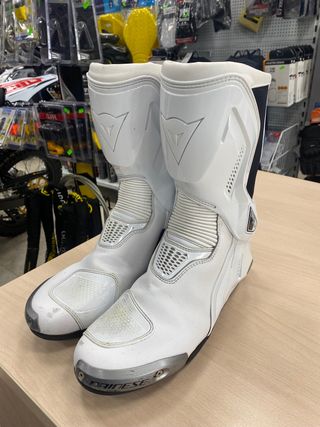 Botas Dainese troqué out 3 TALLA 44 de segunda mano por 110 EUR en Arganda  del Rey en WALLAPOP