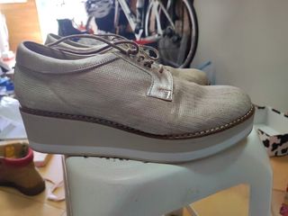 Zapatos cuña dorados número 38 mujer de segunda mano por 20 EUR en Santiago  de Compostela en WALLAPOP