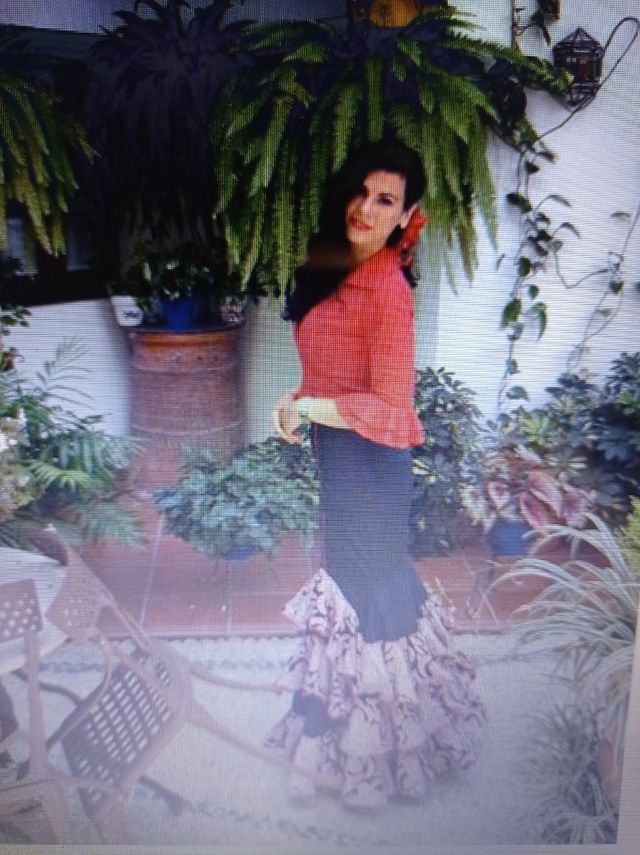 Traje flamenca. Conjunto camisa y falda.