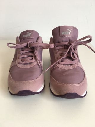 Zapatillas Puma Moradas de segunda mano por 16 EUR en Alcázar de San Juan  en WALLAPOP
