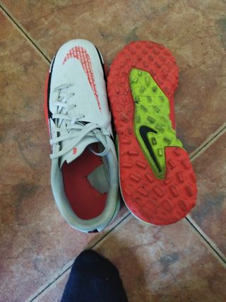 Botas Nike multitaco de segunda mano por 40 EUR en El Puerto de Santa María  en WALLAPOP