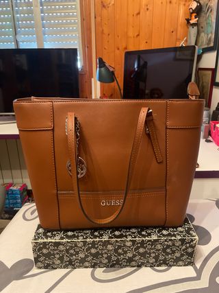 3 Bolso Guess Original de segunda mano por 85 EUR en Madrid en WALLAPOP