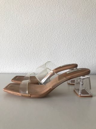 Sandalias vinilo Stradivarius de segunda mano por 14 EUR en Elche en  WALLAPOP