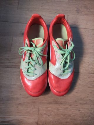 Botas de fútbol adidas talla 39 de segunda mano por 15 EUR en Barcelona en  WALLAPOP