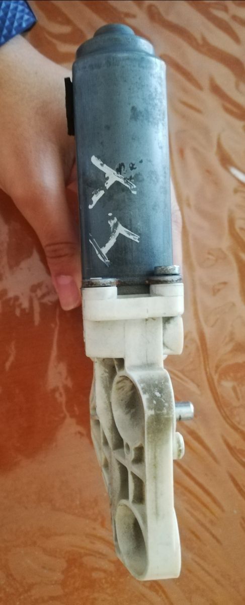 Motor de elevalunas trasero izquierdo 