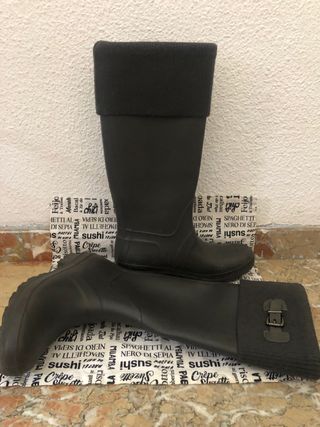 Botas de agua Gris Talla 40 de segunda mano por 19 EUR en Granada en  WALLAPOP