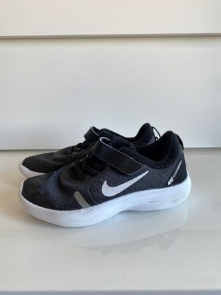 Zapatillas niños Nike talla 33 de segunda mano por 10 EUR en Alcorcón en  WALLAPOP