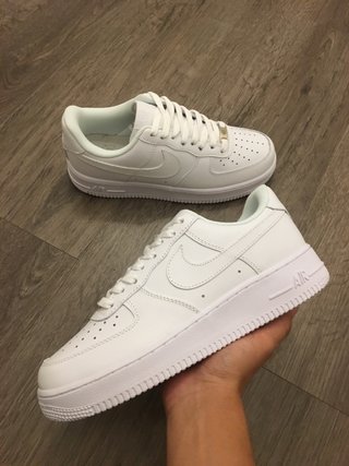 Nike Air Force 1 Low Triple White 07\\' de segunda mano por 80 EUR en  Barcelona en WALLAPOP
