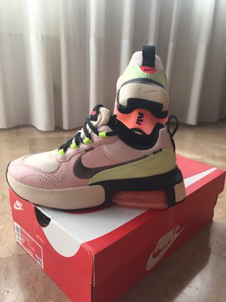 NUEVAS zapatillas NIKE AIR MAX rosa Núm. 37.5 de segunda mano por 99 EUR en  Reus en WALLAPOP