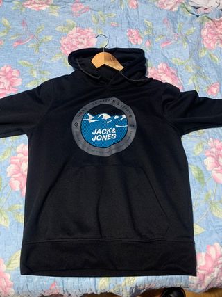 Sudadera negra Jack Jones de segunda mano por 25 EUR en Sarriguren en  WALLAPOP