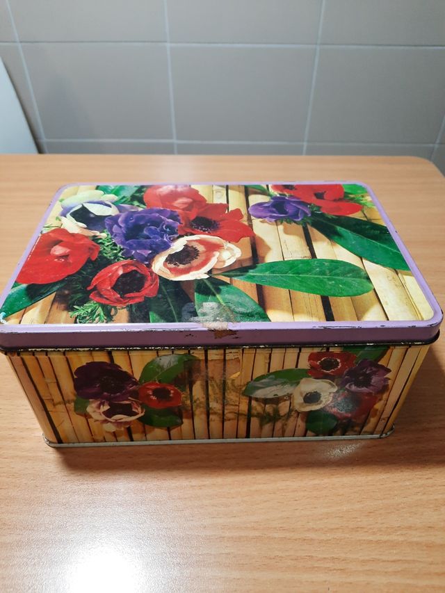 CAJA METALICA COLA CAO