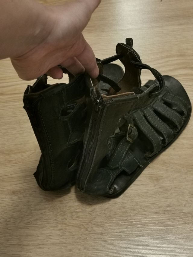 Sandalias tipo romanas de cuero verde