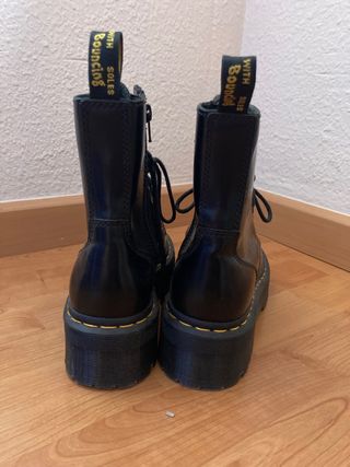 Botas doctor Martens plataforma de segunda mano por 120 EUR en Santa Cruz  de Tenerife en WALLAPOP