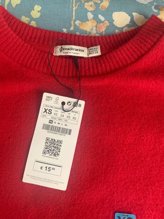 Sudadera roja Stradivarius nueva de segunda mano por 7 EUR en Leganés en  WALLAPOP