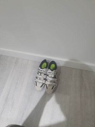 Botines para ciclismo de segunda mano por 15 EUR en Sevilla en WALLAPOP