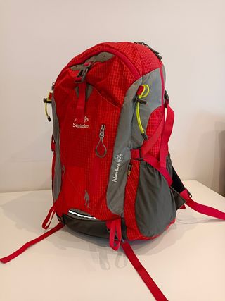 Mochila montaña de segunda mano por 25 EUR en Sant Cugat del Vallès en  WALLAPOP