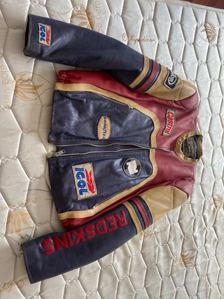 Cazadora cuero moto de segunda mano en Pozuelo de Alarcón en WALLAPOP