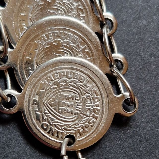 Pulsera antigua monedas