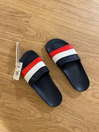 Sandalias Adidas. Originales. Nuevas de segunda mano por 25 EUR en Madrid  en WALLAPOP