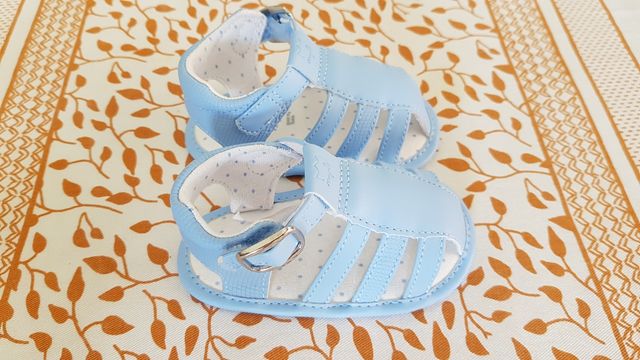 Sandalias azules de piel Mayoral talla 17