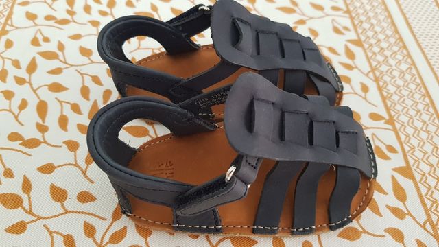 Sandalias azules marino de piel  Zara talla 17-18