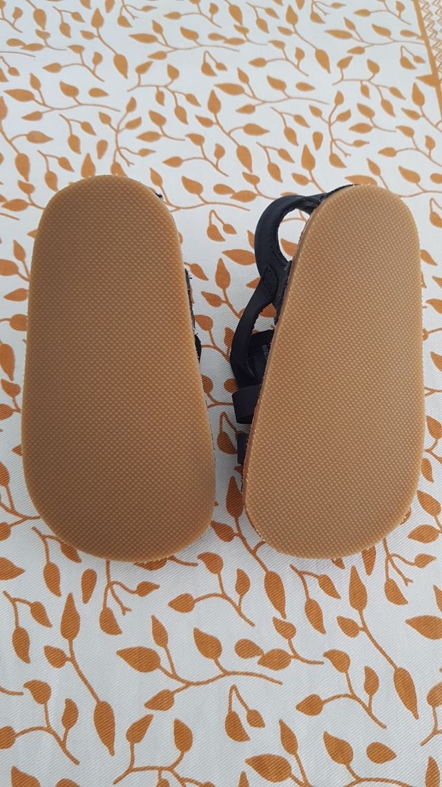 Sandalias azules marino de piel  Zara talla 17-18