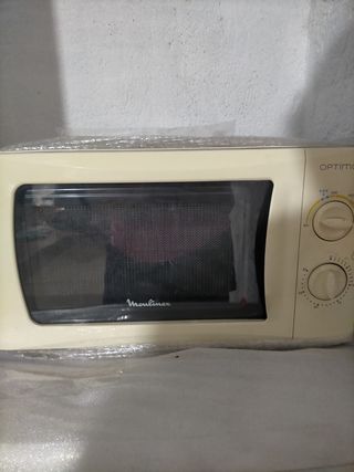 Horno microondas de segunda mano por 30 EUR en Numancia de la Sagra en  WALLAPOP