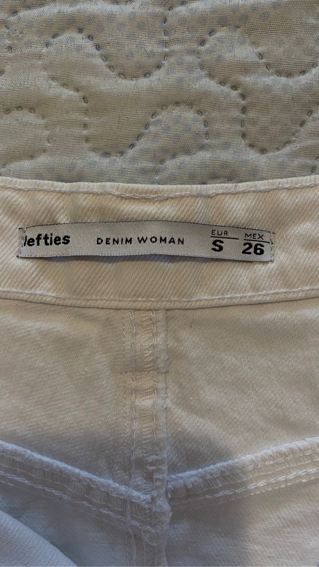 Falsa vaquera blanca