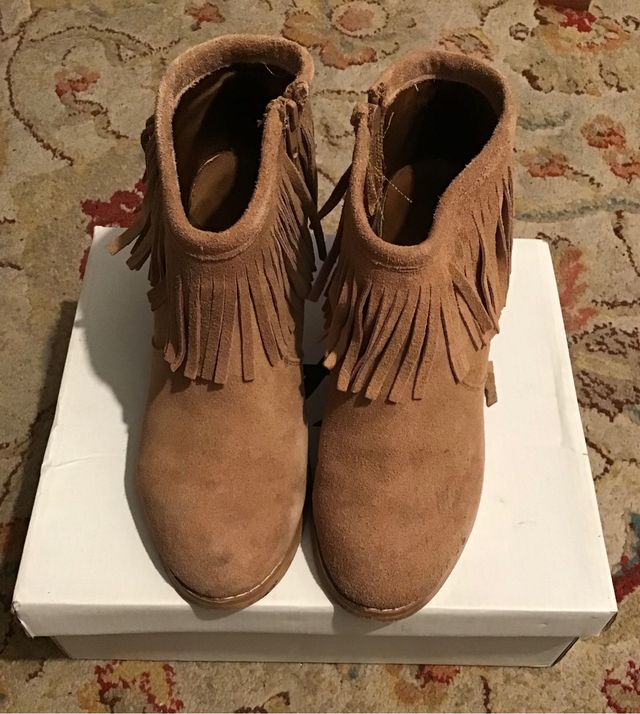 Botines camel de piel con flecos