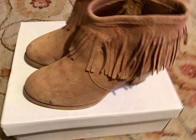 Botines camel de piel con flecos