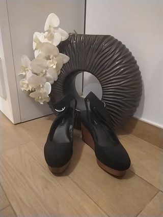Cuña uterqüe de segunda mano por 50 EUR en Estepona en WALLAPOP
