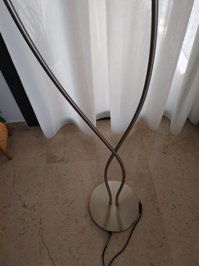 lámpara con diseño moderno