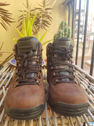 Botas de montaña mujer 40 HI-TEC de segunda mano por 10 EUR en Barcelona en  WALLAPOP