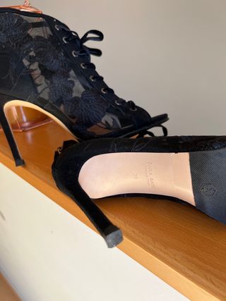 Botines abiertos Zara de segunda mano por 12 EUR en Lleida en WALLAPOP