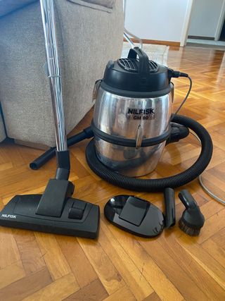 Aspirador Nilfisk GM80 (industrial) de segunda mano por 190 EUR en  Barcelona en WALLAPOP